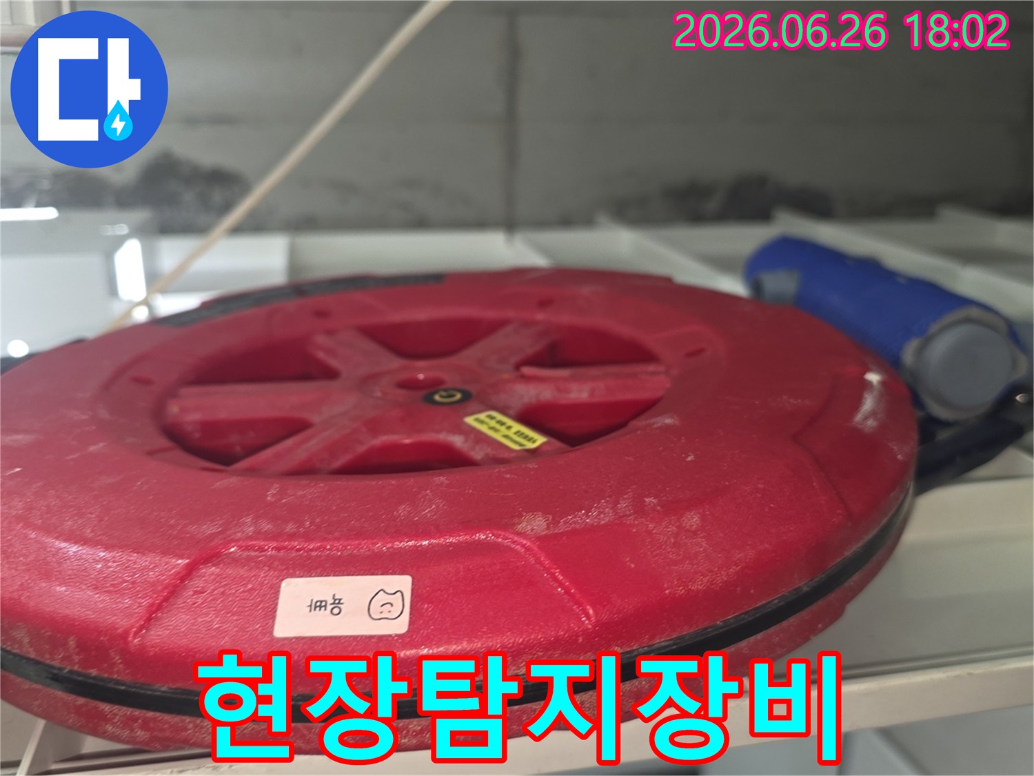 미세한 누수음까지-놓치지 않는-고감도-탐지 장비의-실제 모습입니다.